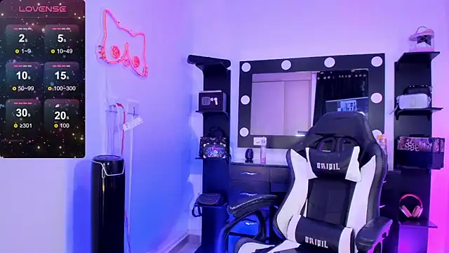 Snapshot of miss_kitty chatting on 12-20-24, 01:25 miss kitty online show from 12-20-24, 01:25