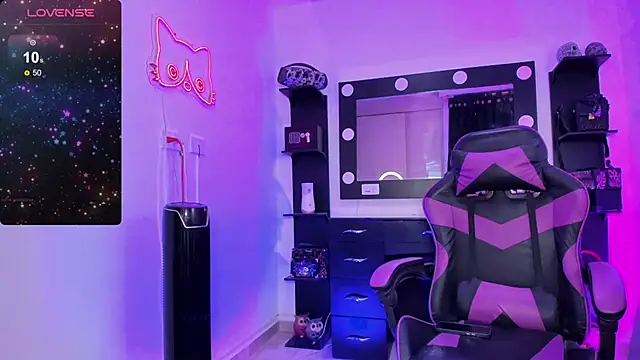 miss kitty online show from 12-23-25, 01:36