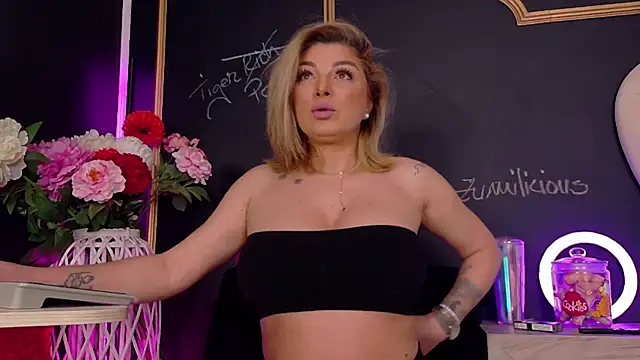 Snapshot of DeeaDiamondd chatting on 01-10-26, 08:21 DeeaDiamondd online show from 01-10-26, 08:21