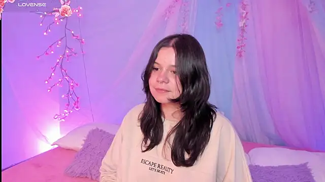 Snapshot of Mey_moon chatting on 07-24-26, 01:58 Mey moon online show from 07-24-26, 01:58