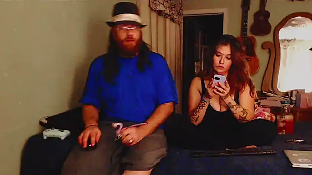 Snapshot of Geeznuts19 chatting on 10-19-25, 03:40 Geeznuts19 online show from 10-19-25, 03:40