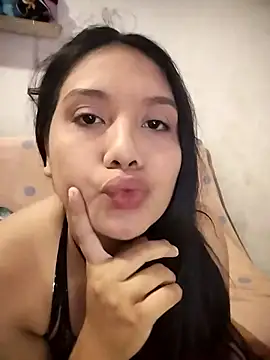 Snapshot of Lesliemilk5 chatting on 12-18-25, 01:33 Lesliemilk5 online show from 12-18-25, 01:33