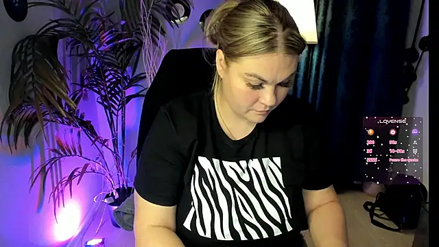 Snapshot of ZenaPallmer chatting on 10-11-25, 07:12 ZenaPallmer online show from 10-11-25, 07:12