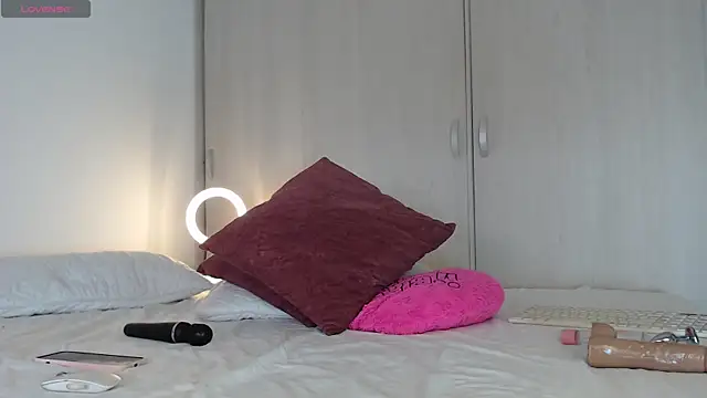 Snapshot of cristal_sexybody chatting on 11-26-25, 05:58 cristal sexybody online show from 11-26-25, 05:58