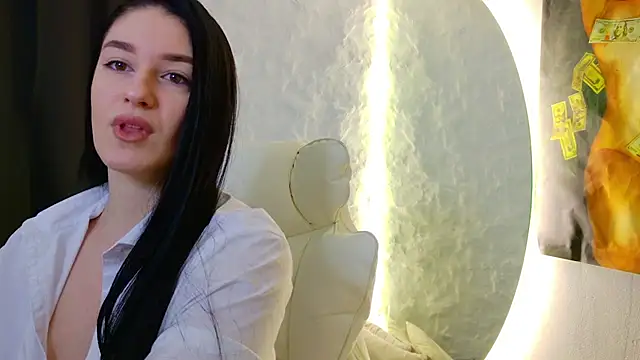 moniqque online show from 10-20-25, 04:46