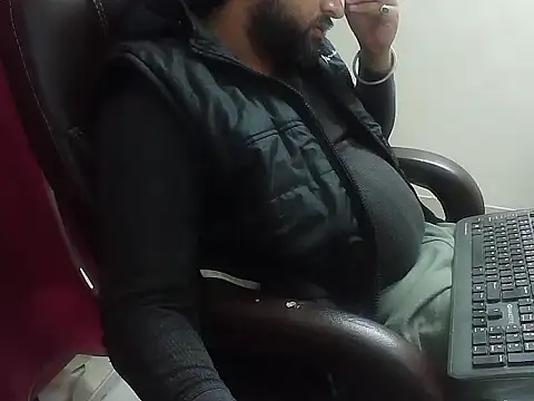 Snapshot of rentarob chatting on 02-02-25, 07:14 rentarob online show from 02-02-25, 07:14