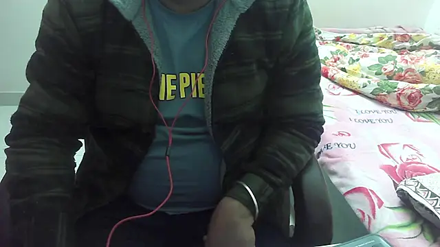 Snapshot of rentarob chatting on 02-06-25, 04:25 rentarob online show from 02-06-25, 04:25