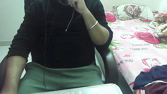 Snapshot of rentarob chatting on 02-08-25, 05:50 rentarob online show from 02-08-25, 05:50