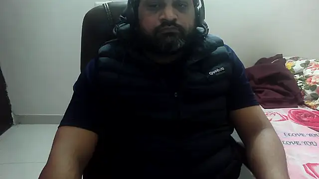 Snapshot of rentarob chatting on 02-10-25, 06:13 rentarob online show from 02-10-25, 06:13