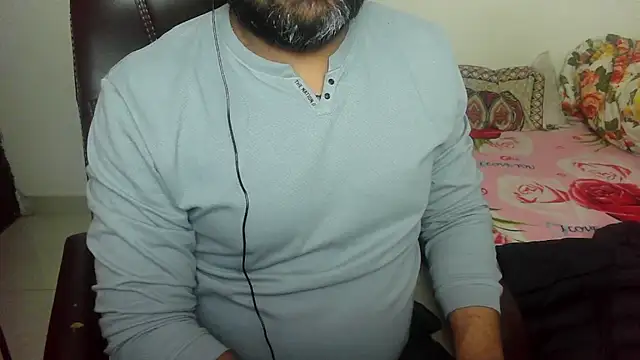 Snapshot of rentarob chatting on 02-11-25, 08:10 rentarob online show from 02-11-25, 08:10