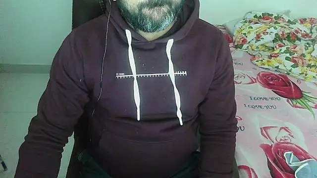 Snapshot of rentarob chatting on 02-13-25, 04:07 rentarob online show from 02-13-25, 04:07