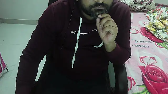 Snapshot of rentarob chatting on 02-14-25, 05:03 rentarob online show from 02-14-25, 05:03