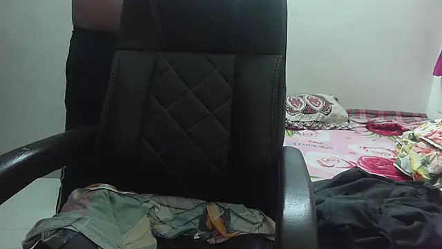 Snapshot of rentarob chatting on 03-04-25, 07:11 rentarob online show from 03-04-25, 07:11