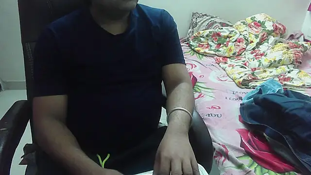 Snapshot of rentarob chatting on 03-06-25, 04:49 rentarob online show from 03-06-25, 04:49