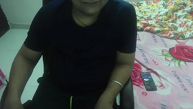 Snapshot of rentarob chatting on 03-09-25, 05:39 rentarob online show from 03-09-25, 05:39