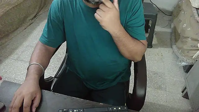 Snapshot of rentarob chatting on 09-29-25, 08:02 rentarob online show from 09-29-25, 08:02