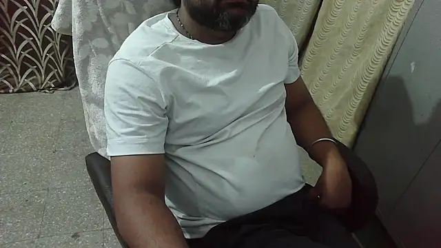 Snapshot of rentarob chatting on 10-21-25, 08:15 rentarob online show from 10-21-25, 08:15