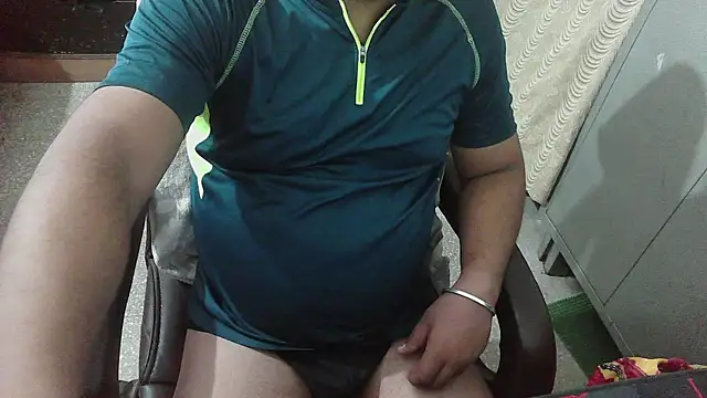 Snapshot of rentarob chatting on 10-21-25, 10:21 rentarob online show from 10-21-25, 10:21