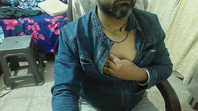 Snapshot of rentarob chatting on 11-18-25, 05:06 rentarob online show from 11-18-25, 05:06