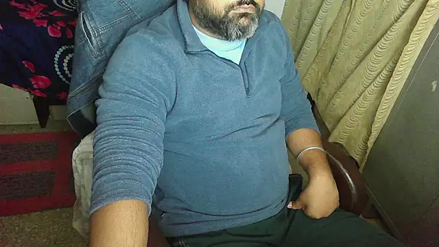 Snapshot of rentarob chatting on 11-25-25, 07:52 rentarob online show from 11-25-25, 07:52