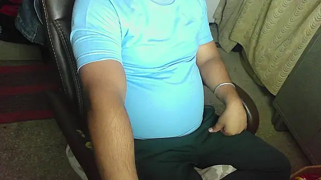 Snapshot of rentarob chatting on 11-27-25, 05:04 rentarob online show from 11-27-25, 05:04