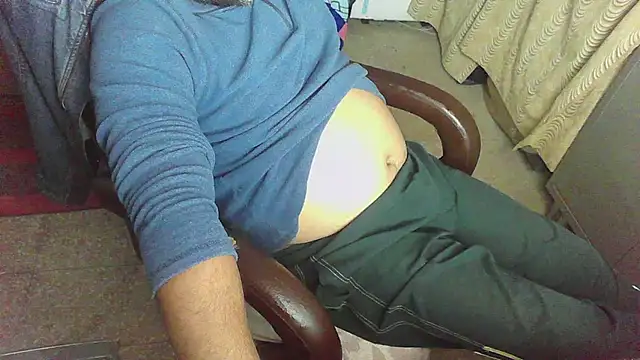 Snapshot of rentarob chatting on 11-28-25, 04:31 rentarob online show from 11-28-25, 04:31