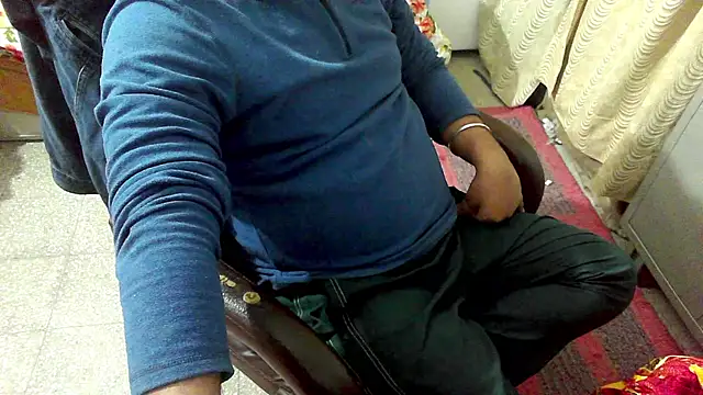 Snapshot of rentarob chatting on 12-16-25, 05:07 rentarob online show from 12-16-25, 05:07