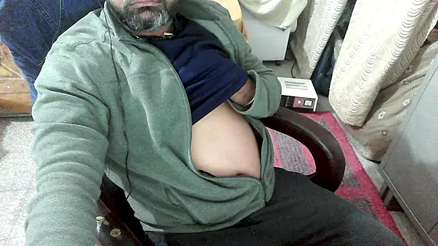 Snapshot of rentarob chatting on 12-21-25, 10:50 rentarob online show from 12-21-25, 10:50