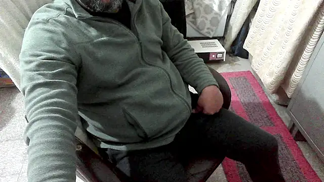 Snapshot of rentarob chatting on 12-22-25, 06:27 rentarob online show from 12-22-25, 06:27