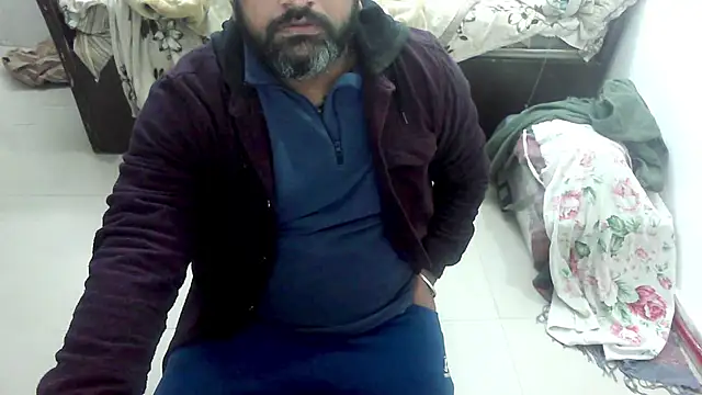 Snapshot of rentarob chatting on 01-08-26, 08:22 rentarob online show from 01-08-26, 08:22