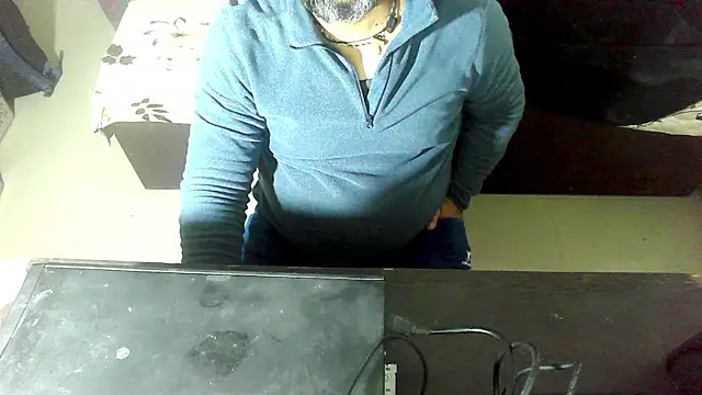 Snapshot of rentarob chatting on 01-09-26, 05:04 rentarob online show from 01-09-26, 05:04