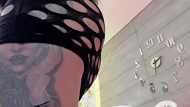 nicollette miller online show from 01-28-25, 03:25