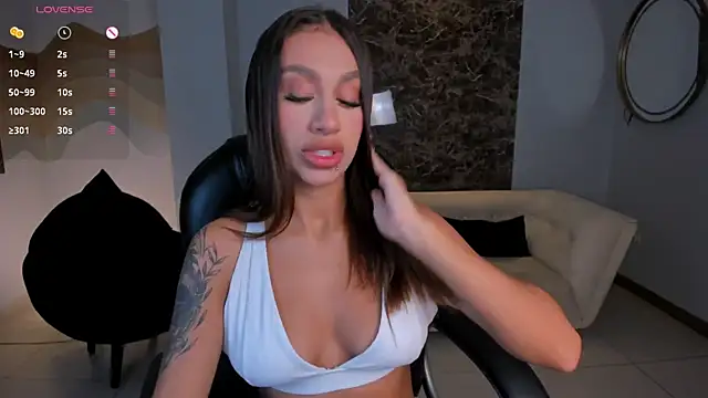 Snapshot of DannaCruz chatting on 01-18-25, 10:39 DannaCruz online show from 01-18-25, 10:39