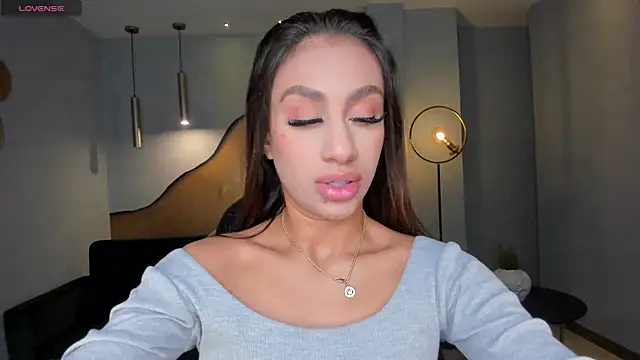 Snapshot of DannaCruz chatting on 02-08-25, 10:39 DannaCruz online show from 02-08-25, 10:39