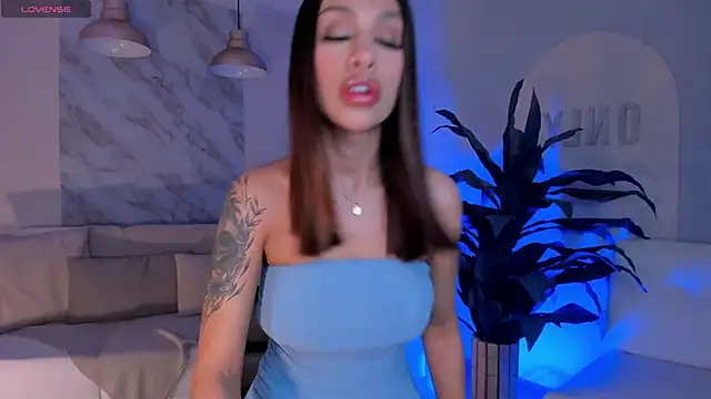 Snapshot of DannaCruz chatting on 02-18-25, 07:41 DannaCruz online show from 02-18-25, 07:41