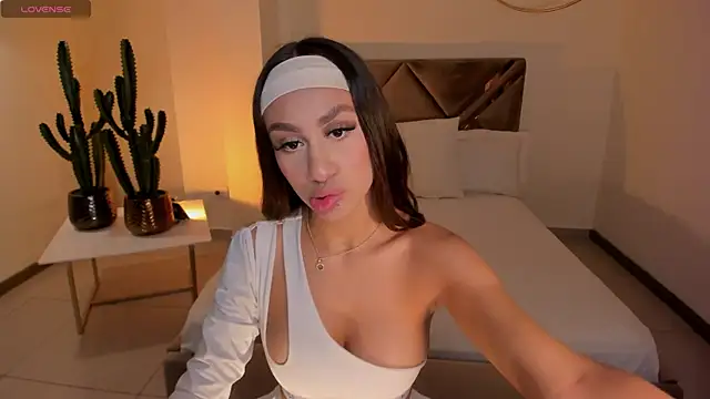 Snapshot of DannaCruz chatting on 03-06-25, 07:10 DannaCruz online show from 03-06-25, 07:10