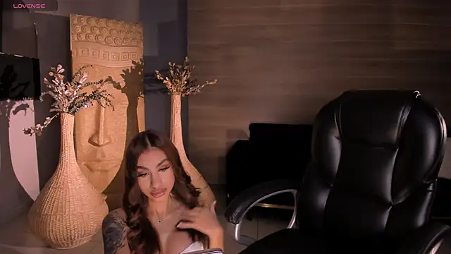 Snapshot of DannaCruz chatting on 09-12-25, 07:14 DannaCruz online show from 09-12-25, 07:14