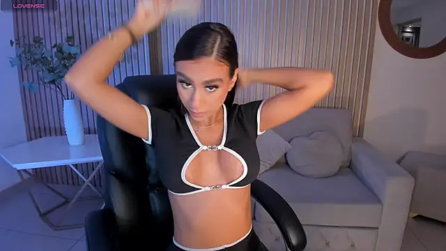 Snapshot of DannaCruz chatting on 10-18-25, 07:25 DannaCruz online show from 10-18-25, 07:25