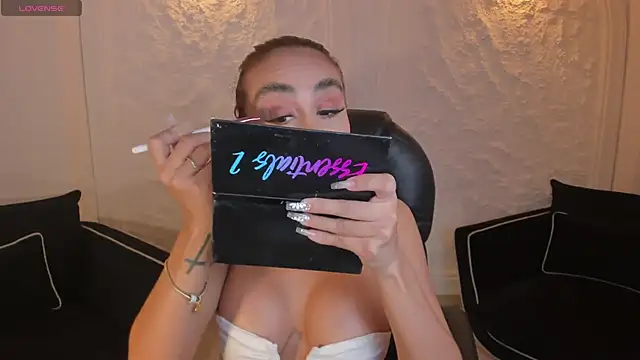 Snapshot of DannaCruz chatting on 11-23-25, 05:46 DannaCruz online show from 11-23-25, 05:46