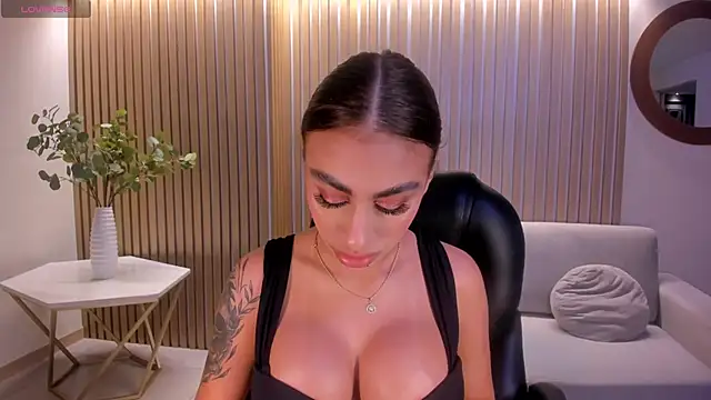 Snapshot of DannaCruz chatting on 11-25-25, 07:14 DannaCruz online show from 11-25-25, 07:14