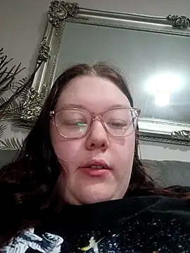 Snapshot of Sexycurvyemilyy chatting on 11-20-25, 06:40 Sexycurvyemilyy online show from 11-20-25, 06:40