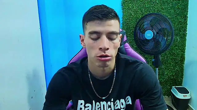 Snapshot of DEIBY_BABY chatting on 01-17-25, 01:47 DEIBY BABY online show from 01-17-25, 01:47