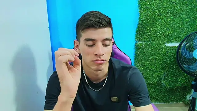 Snapshot of DEIBY_BABY chatting on 01-24-25, 01:35 DEIBY BABY online show from 01-24-25, 01:35