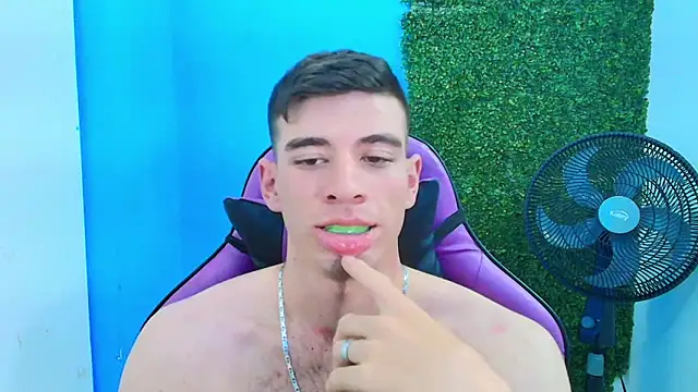 Snapshot of DEIBY_BABY chatting on 02-14-25, 03:54 DEIBY BABY online show from 02-14-25, 03:54