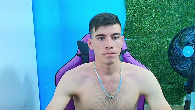 Snapshot of DEIBY_BABY chatting on 02-16-25, 02:20 DEIBY BABY online show from 02-16-25, 02:20