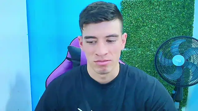 Snapshot of DEIBY_BABY chatting on 02-18-25, 04:04 DEIBY BABY online show from 02-18-25, 04:04