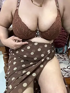 Snapshot of Sexybomb33 chatting on 11-12-25, 08:19 Sexybomb33 online show from 11-12-25, 08:19