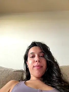 Snapshot of Natur4lBeautyb33 chatting on 10-28-25, 05:04 Natur4lBeautyb33 online show from 10-28-25, 05:04