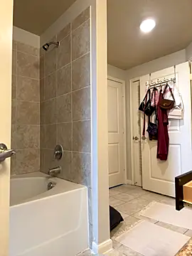 Snapshot of Natur4lBeautyb33 chatting on 12-16-25, 08:36 Natur4lBeautyb33 online show from 12-16-25, 08:36