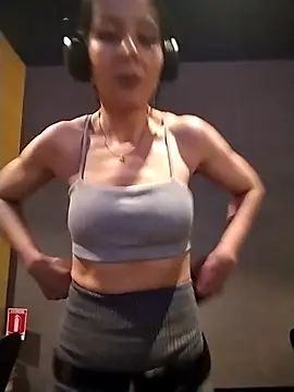 Snapshot of LissaThompsom chatting on 12-19-25, 12:01 LissaThompsom online show from 12-19-25, 12:01